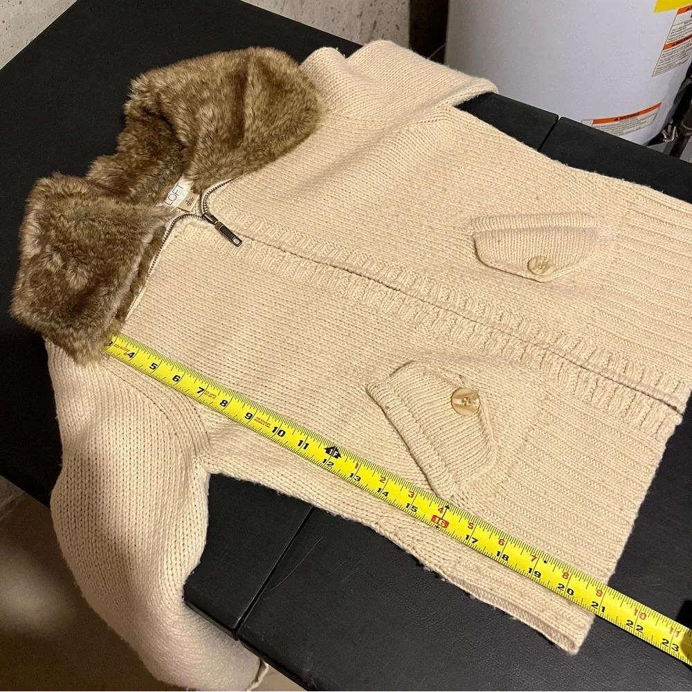 Ann Taylor Loft Womens Zip Cardigan Sweater Lambswool Faux Fur Collar Beige S - Picture 9 of 9